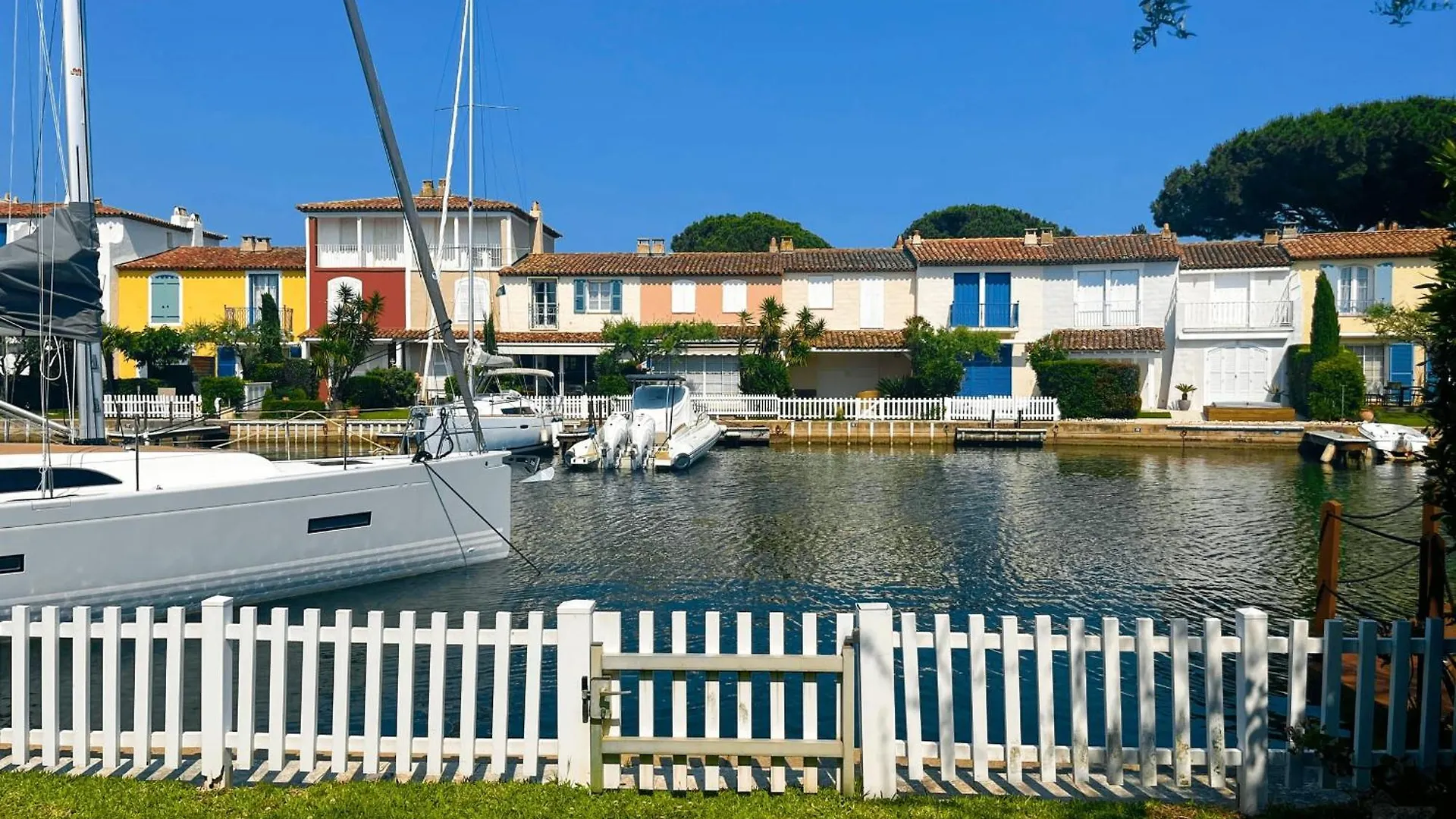 Wide House With Wifi And Ac A Terrace A Garden And A 12M Mooring Villa Grimaud Holiday home